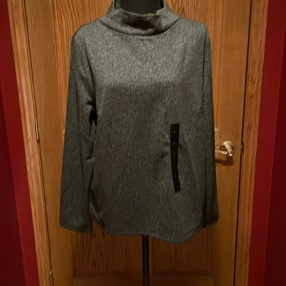 Women’s Large Mock Turtleneck Black with white flakes, pullover long sleeved top